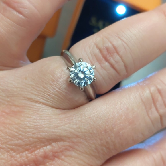 Diamond engagement ring - Picture 4 of 4